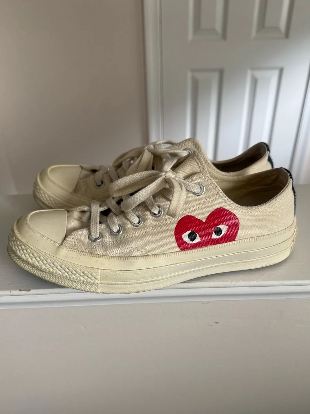 Comme des Garcons PLAY Cream Low-Top Sneakers with Red Heart